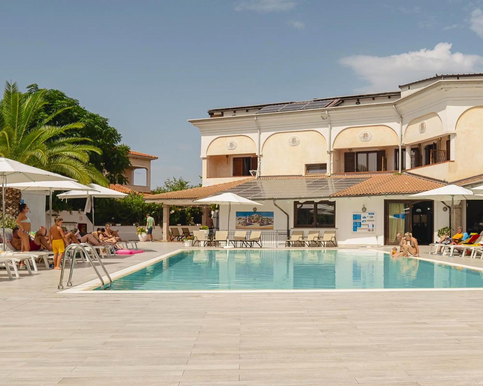 Hotel Zeta Club San Teodoro Le Rose Esterno foto
