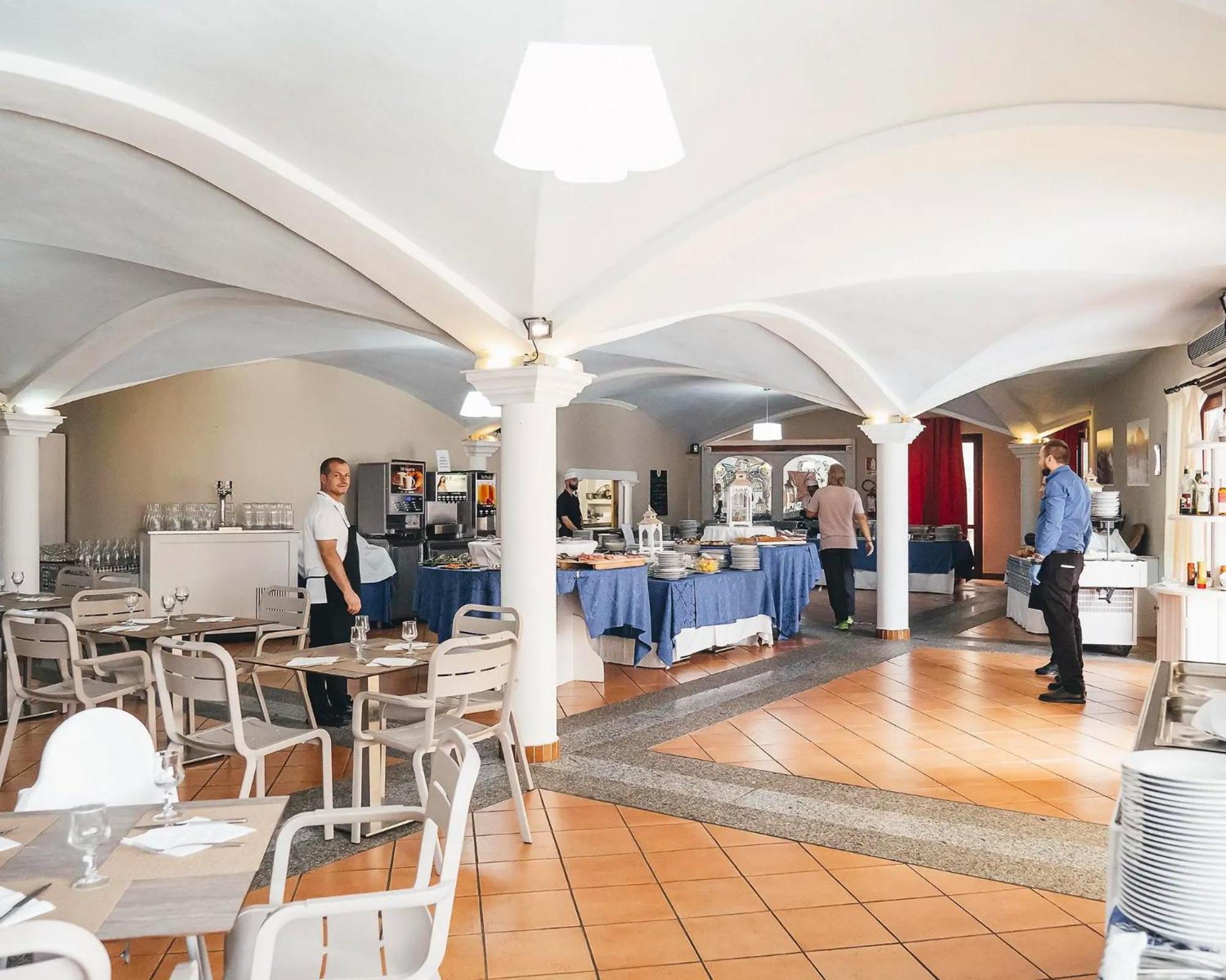 Hotel Zeta Club San Teodoro Le Rose Esterno foto
