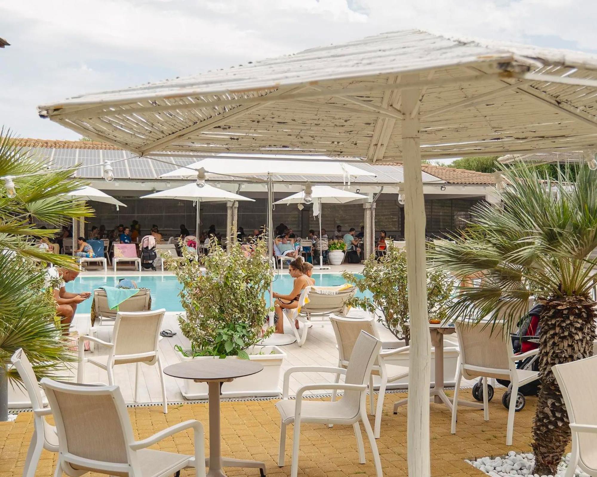 Hotel Zeta Club San Teodoro Le Rose Esterno foto
