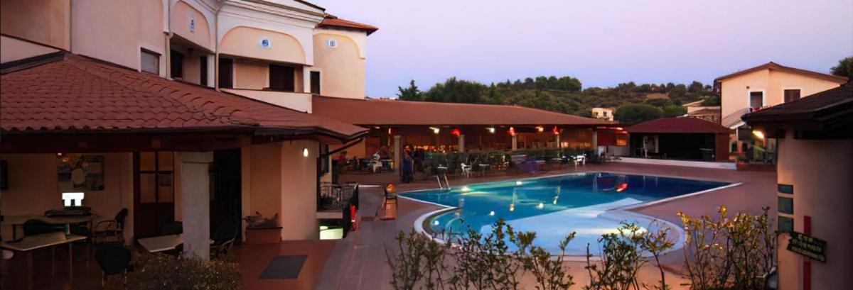 Hotel Zeta Club San Teodoro Le Rose Esterno foto